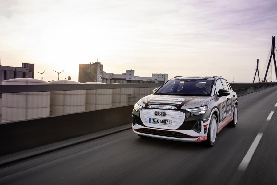 Mit dem Q4 E-tron präsentiert Audi einen preisgünstigeren und kleineren Allrounder im E-Segment.