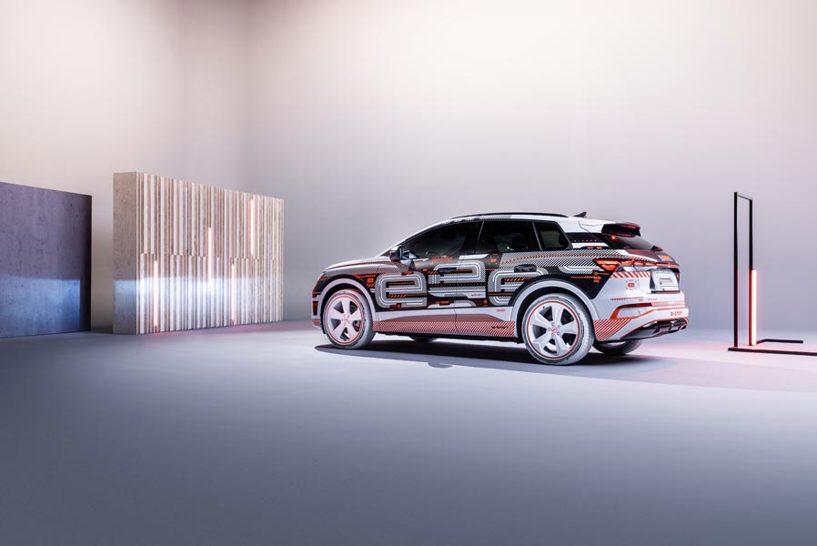 Mit dem Q4 E-tron präsentiert Audi einen preisgünstigeren und kleineren Allrounder im E-Segment.