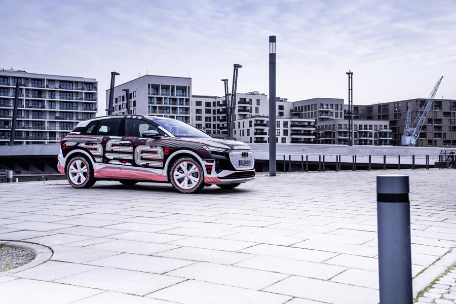 Mit dem Q4 E-tron präsentiert Audi einen preisgünstigeren und kleineren Allrounder im E-Segment.