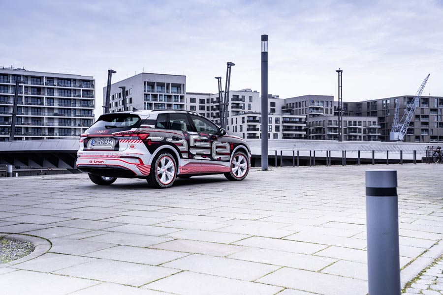 Mit dem Q4 E-tron präsentiert Audi einen preisgünstigeren und kleineren Allrounder im E-Segment.