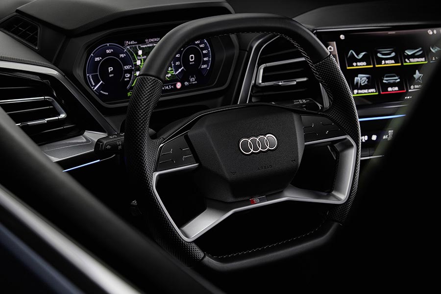 Mit dem Q4 E-tron präsentiert Audi einen preisgünstigeren und kleineren Allrounder im E-Segment.