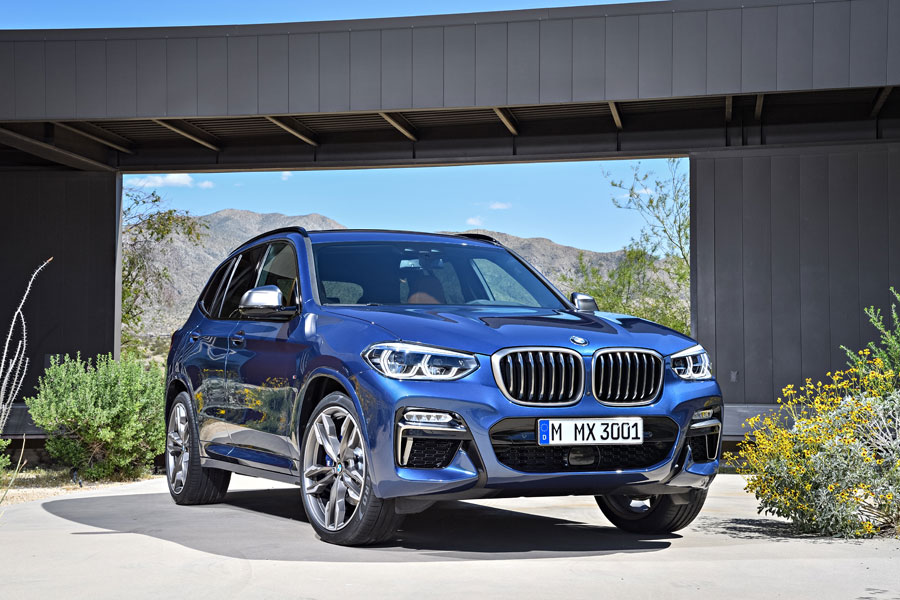 Ein grösserer und höherer Doppelgrill (Nieren) soll dem neuen BMW X3 einen selbstbewussteren Auftritt bringen.