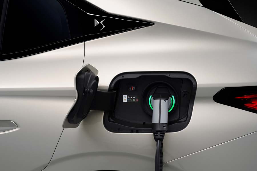 Ein Plug in-Hybrid mit Turbobenziner und E-Motor (225 PS/360 Nm) rundet das Angebot ab.