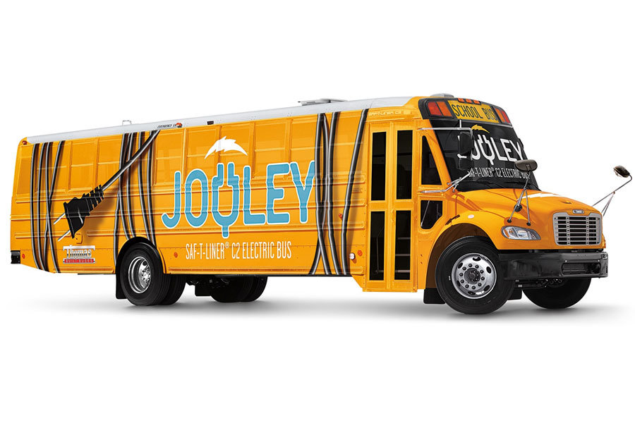 Stellt Platz für 81 Schulkinder zur Verfügung und soll mit einer Batterieladung 160 Kilometer weit kommen: Elektrobus «Jouley».