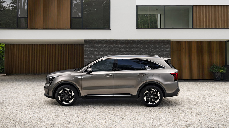 . . . Kia Sorento. Das System verknüpft das Fahrer-Benutzerprofil und lässt den Motor starten. 