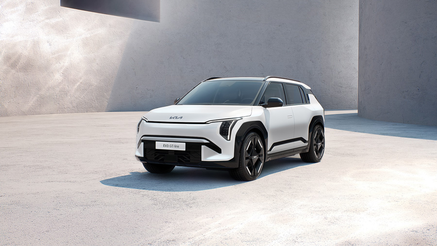 Der EV3 ist ein auffällig gestaltetes Elektroauto mit fliessenden Linien.