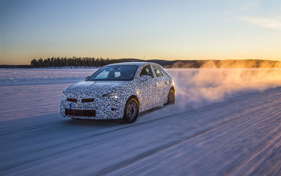 Auf Herz und Elektronik geprüft: Der Opel Corsa auf winterlicher Probefahrt in Lappland. 
