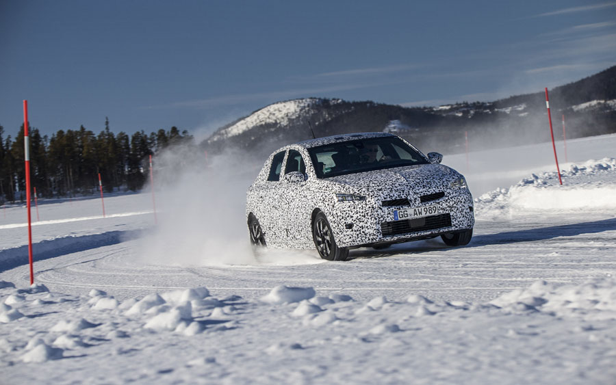 Auf Herz und Elektronik geprüft: Der Opel Corsa auf winterlicher Probefahrt in Lappland. 