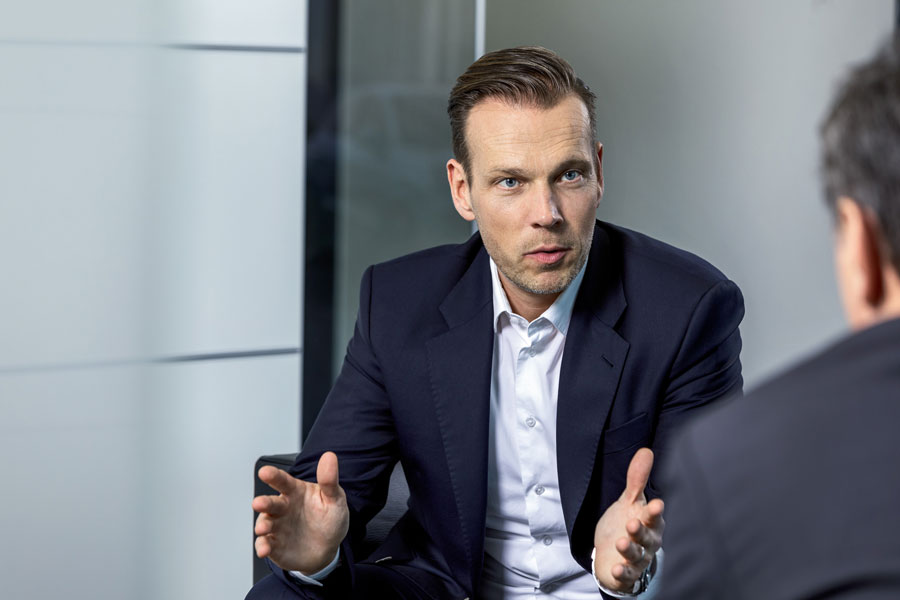 Michael Glinski (43) ist seit dem 1. Januar 2018 Geschäftsführer der Porsche Schweiz AG. Davor war er sechs Jahre lang Leiter der Region Westeuropa, Finanzdirektor von Porsche France und Gebietsverkaufsleiter Italien, Spanien und Lateinamerika.
