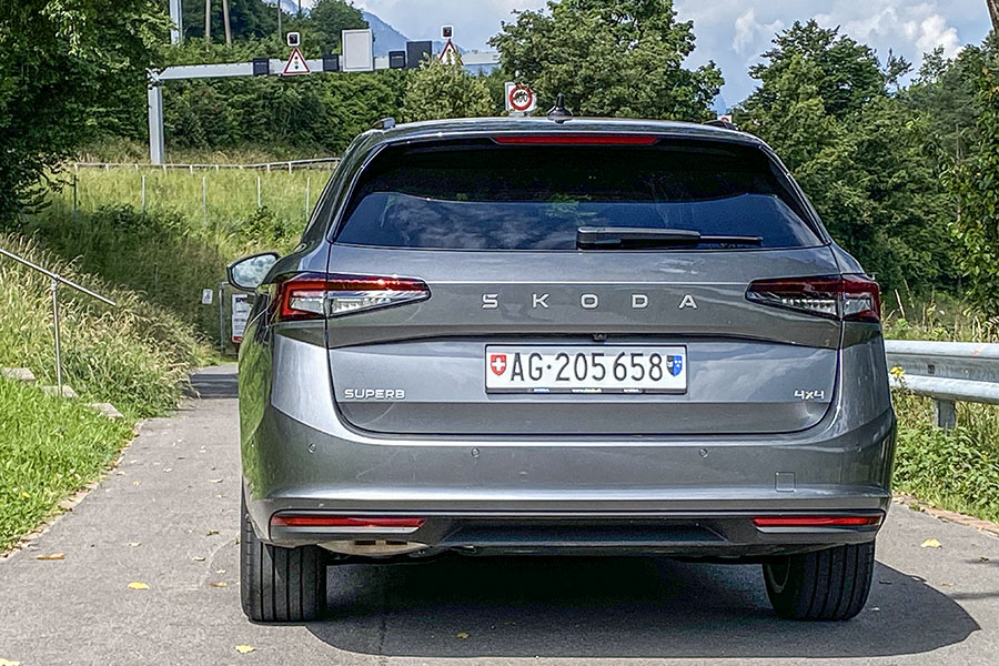 Da geht (fast) alles rein: Hinter die Hecklappe passen 690 bis 1920 Liter Gepäck.