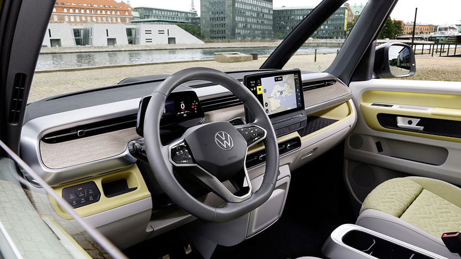 Hat Stil: Das funktionale Cockpit erinnert an ID.3 und ID.4, ist allerdings farbig.