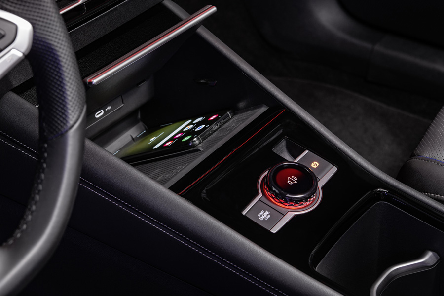 Der Tiguan punktet mit zwei Ladestationen für zwei Smartphones. 