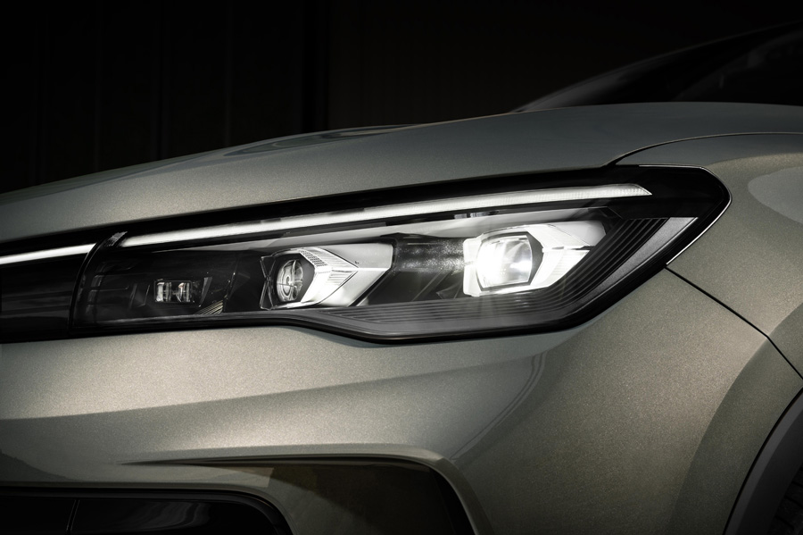 . . . besser zu warnen. Für die vorderen Scheinwerfer bedeutet IQ.Light homogene Fahrbahnausleuchtung, 24 LEDs und permanentes Fernlicht, ohne andere zu blenden.