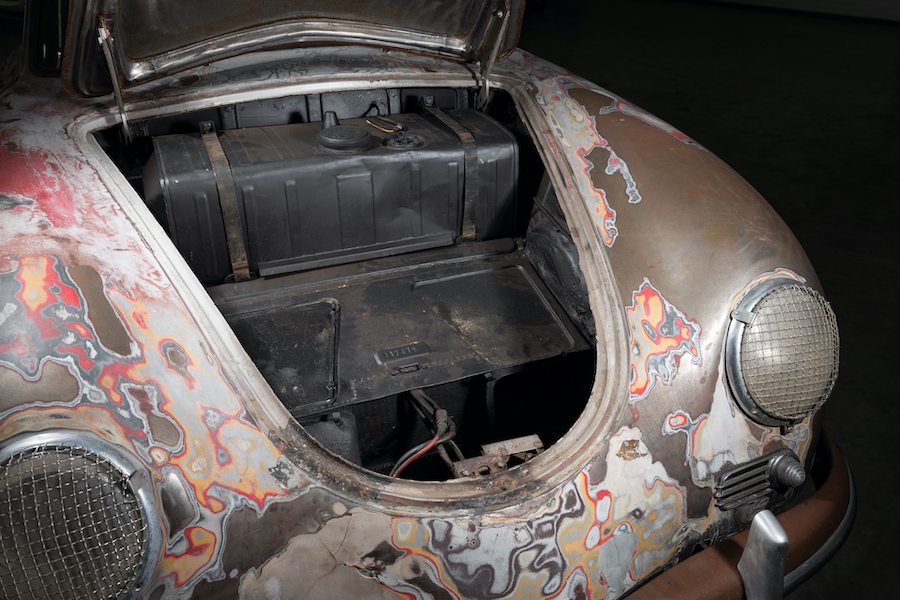 La Porsche 356A date de 1959 et n’a que 8000 miles au compteur.