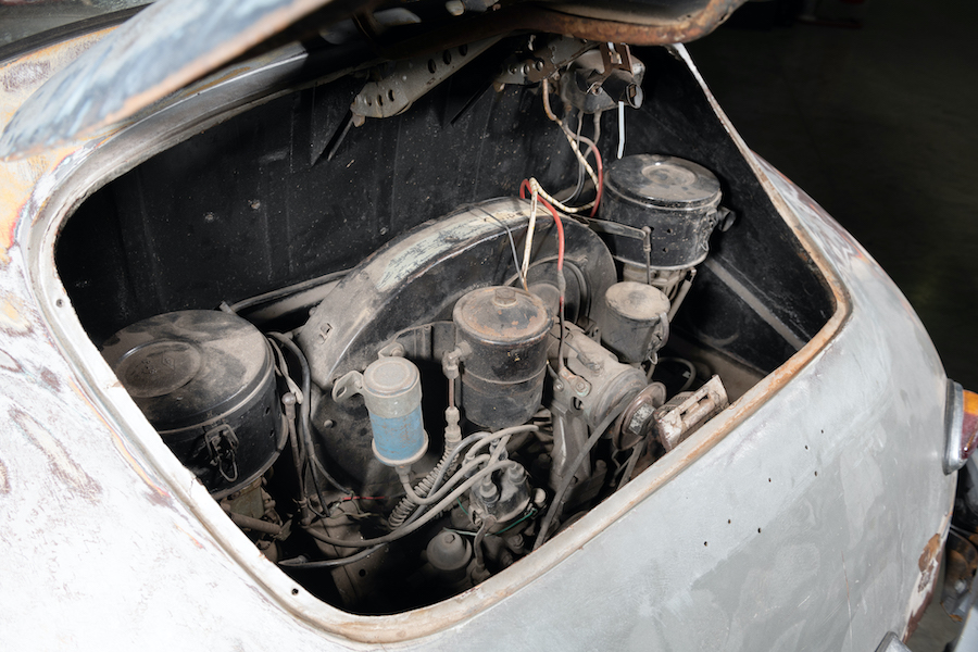 La Porsche 356A date de 1959 et n’a que 8000 miles au compteur.