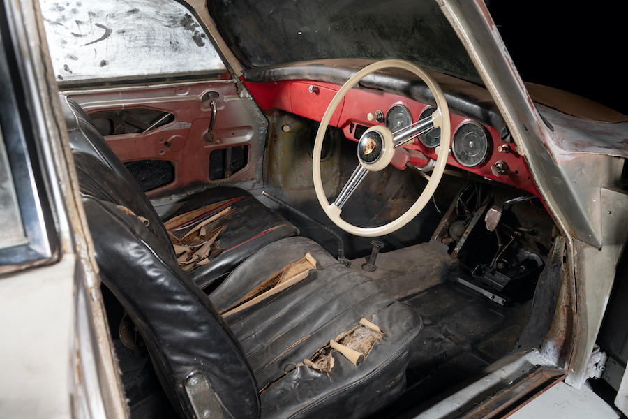 La Porsche 356A date de 1959 et n’a que 8000 miles au compteur.