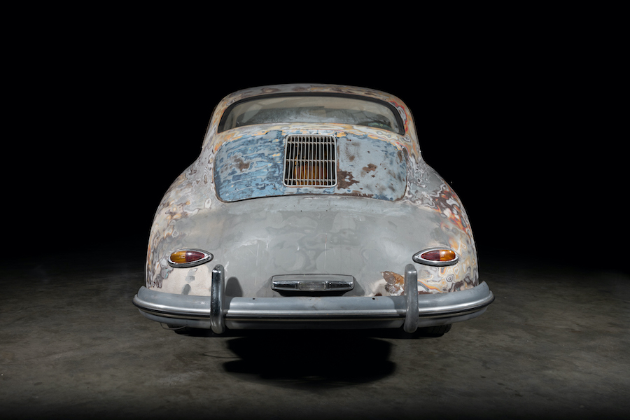 La Porsche 356A date de 1959 et n’a que 8000 miles au compteur.