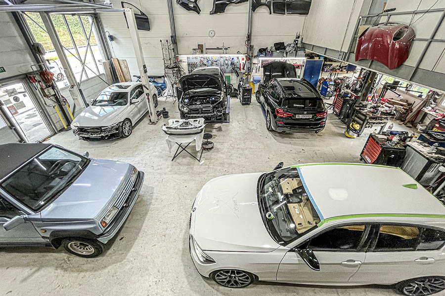 Dans l’entreprise Rhy, certifiée BMW, les voitures de toutes marques sont entre de bonnes mains.