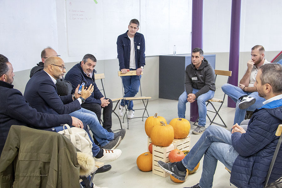 . . . est-il possible d’aider le client rapidement et simplement afin de générer une plus-value pour lui ? Ce sont deux des quatre thèmes abordés . . . 