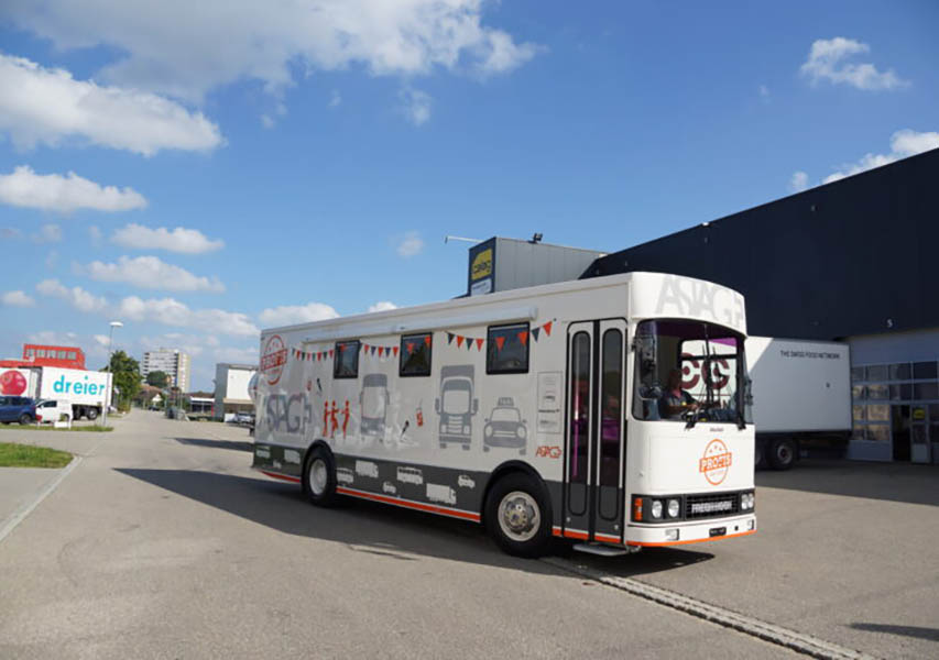 Comme un phénix renaissant de ses cendres: le nouveau bus Saurer . . .