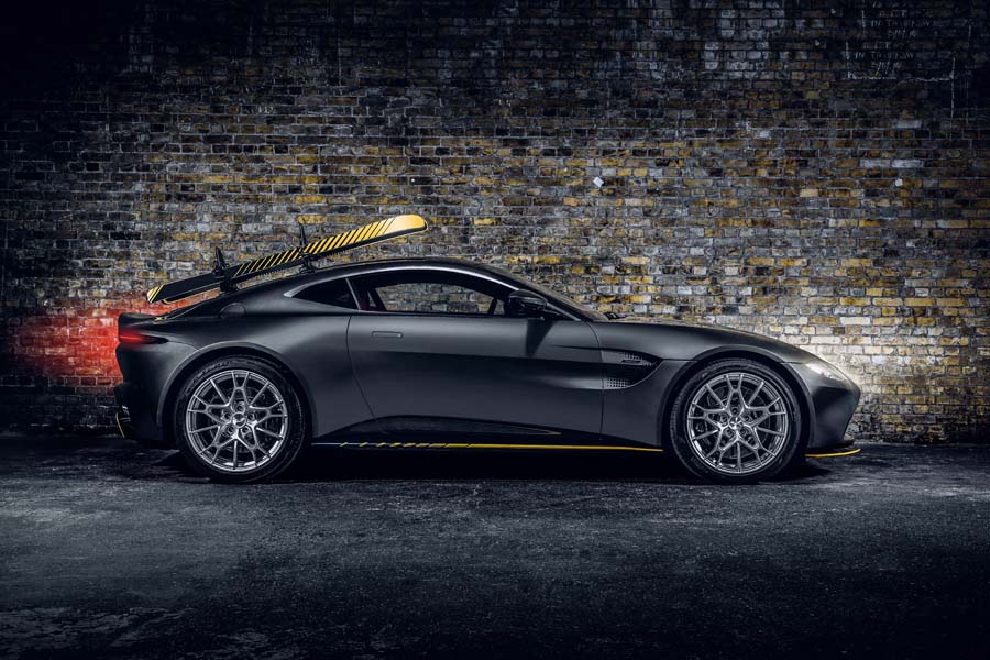 Aston Martin fête la sortie du 25ème film de James Bond avec deux éditions 007 exclusives.