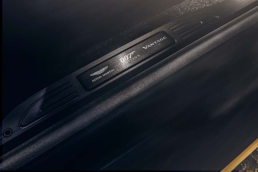 Aston Martin fête la sortie du 25ème film de James Bond avec deux éditions 007 exclusives.