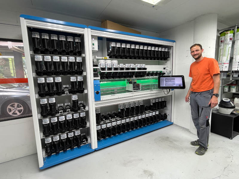 Simon Küchler (directeur adjoint): «Les teintes sont définies à l’aide du spectromètre puis mélangées avec le PPG Moon Walk.»