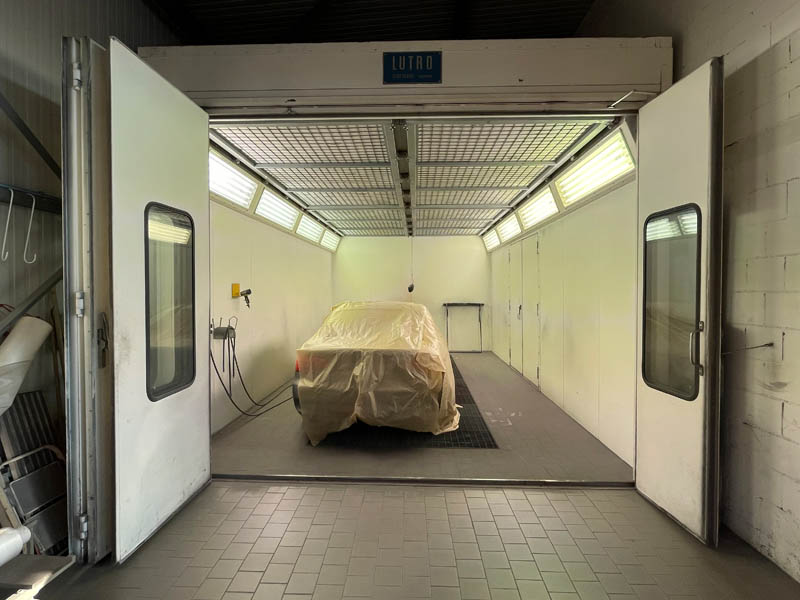 Pour les travaux dans la cabine de peinture, seuls les . . .