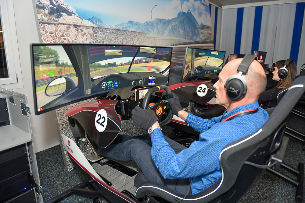 Le « CFS-Challenge » avec la course dans le simulateur faisait partie de la rubrique « jeux et amusements ».