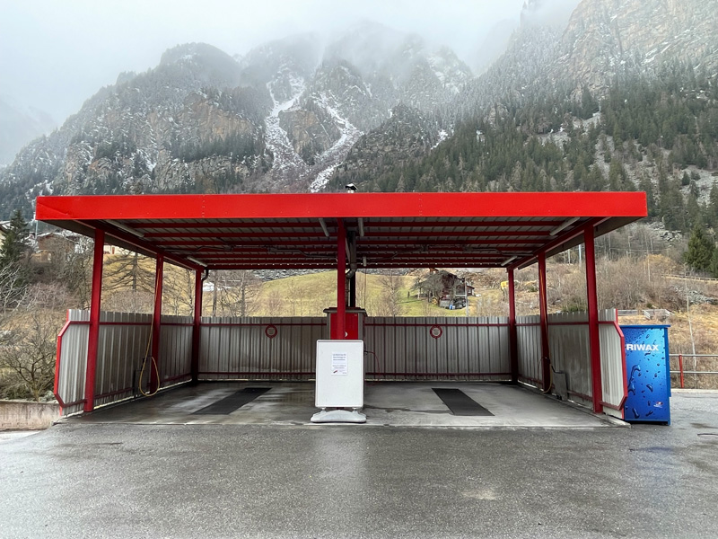 Un bon investissement dont on avait bien besoin : une station de lavage à l’usage de la carrosserie et des clients. 