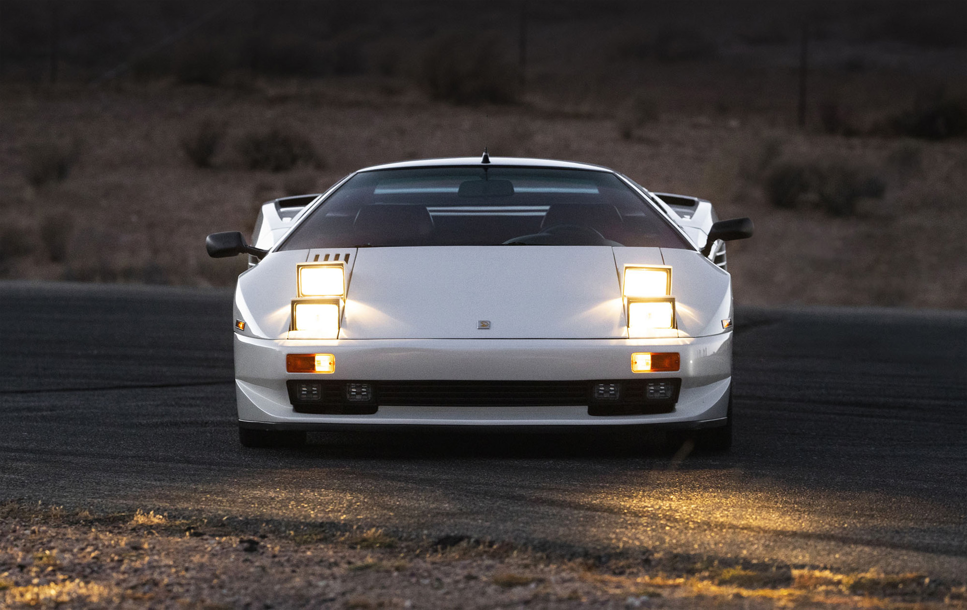 16 cylindres, quatre phares rabattables et un éminent homonyme: prototype Citeza-Moroder. 