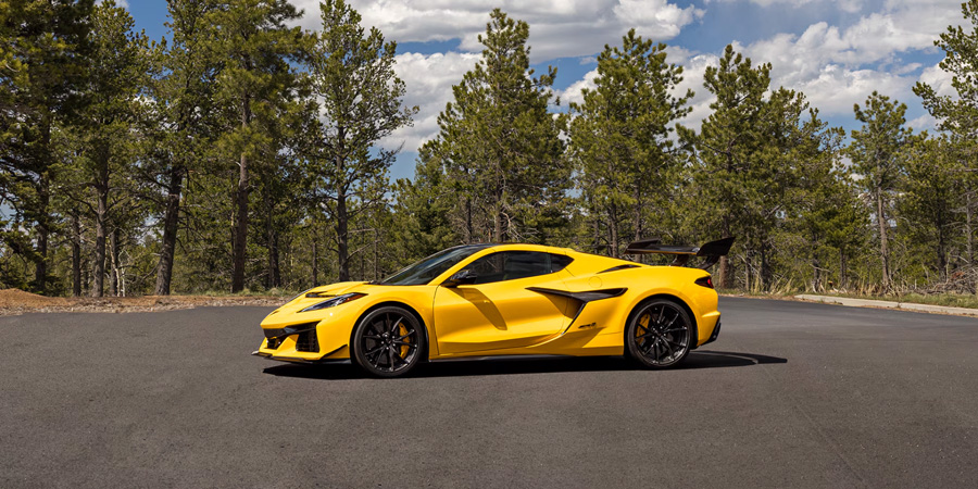 Caractéristiques de la ZR1 : Un toit en carbone et des jantes forgées en aluminium léger, qui peuvent être remplacées par des roues en fibre de carbone. Photo : GM