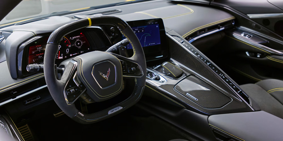 Nouveau design : L’habitacle de la ZR1 arbore des emblèmes spécifiques (notamment sur le volant) et différentes options de couleurs. Photo : GM