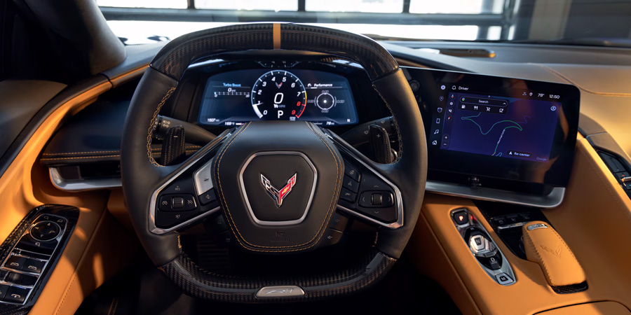 Détails techniques : Les boutons des modes de conduite sont situés sur la console centrale, tandis que le compte-tours vire au rouge à partir de 8000 tr/min. Photo : GM
