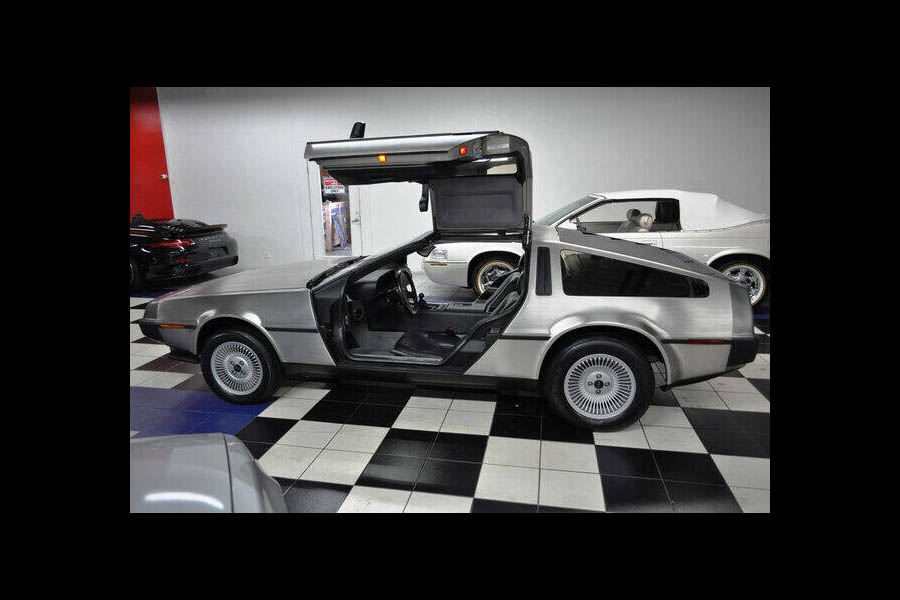A vendre pour 98 000 dollars: La DeLorean DMC-12, mise en circulation en 1983. (photo Podium Auto Sales)