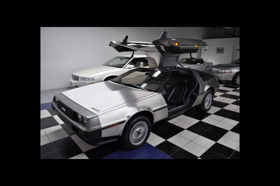 La DMC-12 est le seul modèle produit par le constructeur  DeLorean Motor Company. (photo Podium Auto Sales)
