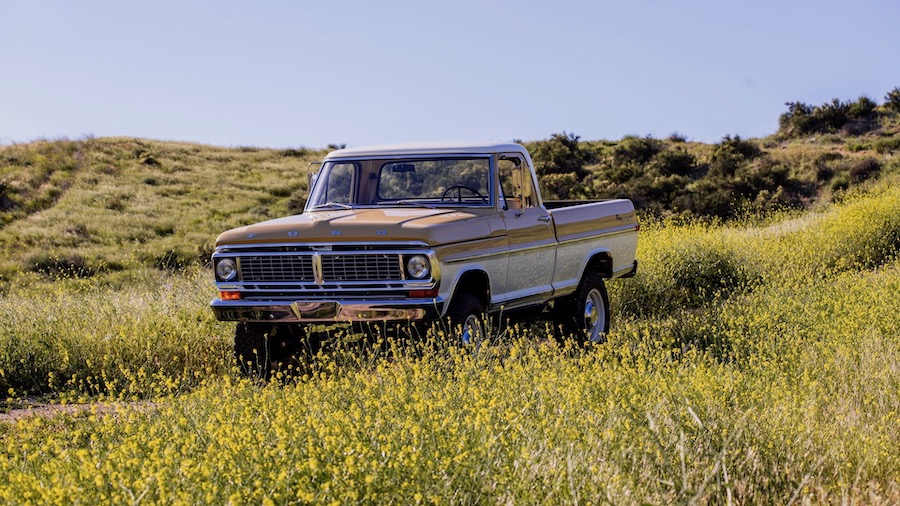 Look original, technologie moderne: La Ford F-100 de 1970.