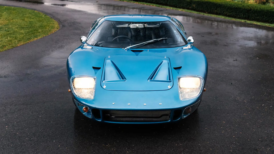 La Mk I est propulsée par un V8 de 4,7 litres de cylindrée avec carburateur Weber, associé à une boîte manuelle à cinq rapports. Photo : Mecum
