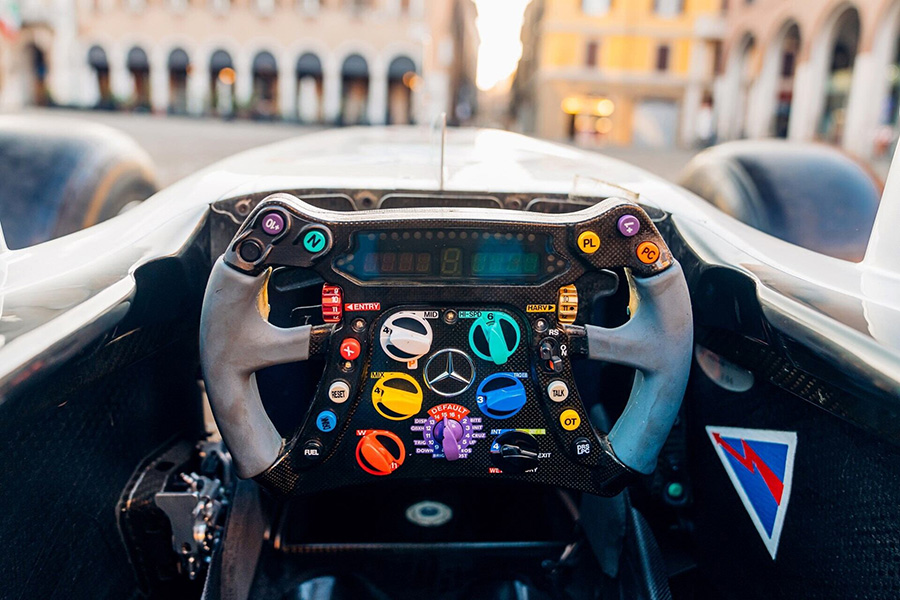 Pas de doute : celui qui s’assied derrière ce volant doit avoir une bonne vue d’ensemble.  Photo : RM Sotheby’s