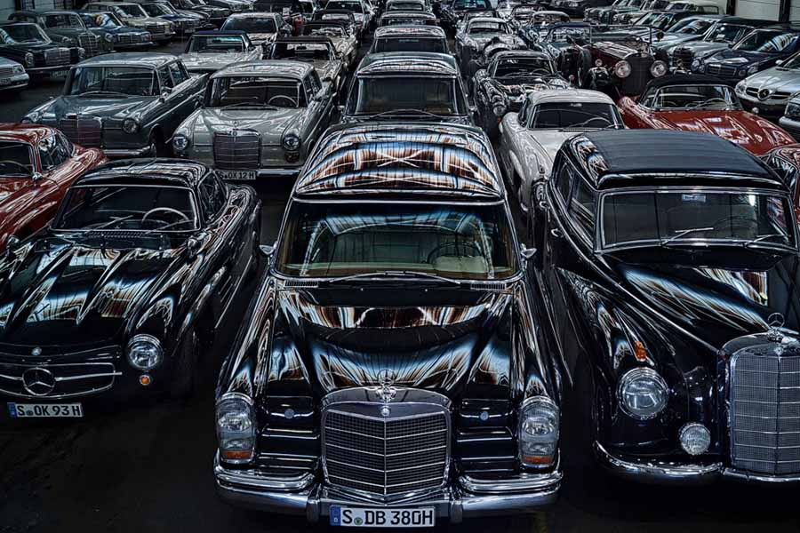 Le livre "Salles saintes" donne un aperçu de la collection de véhicules Mercedes-Benz Classic.