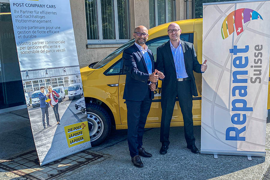 Enzo Santarsiero et Bruno Fankhauser, directeur des opérations de Post Company Cars AG.