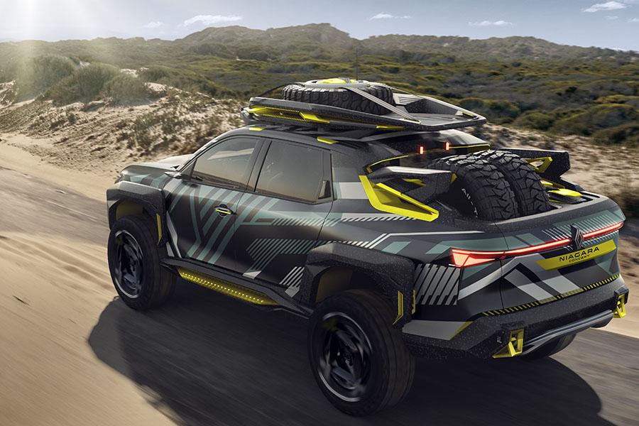 . . . ses grands angles de pente avant et arrière, le Renault Niagara Concept a été développé pour la conduite dans des conditions extrêmes. 
