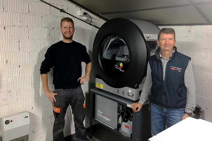 Andreas Imhof (à droite) et son fils Dominik ne peuvent plus imaginer leur travail sans «Daisy Wheel».