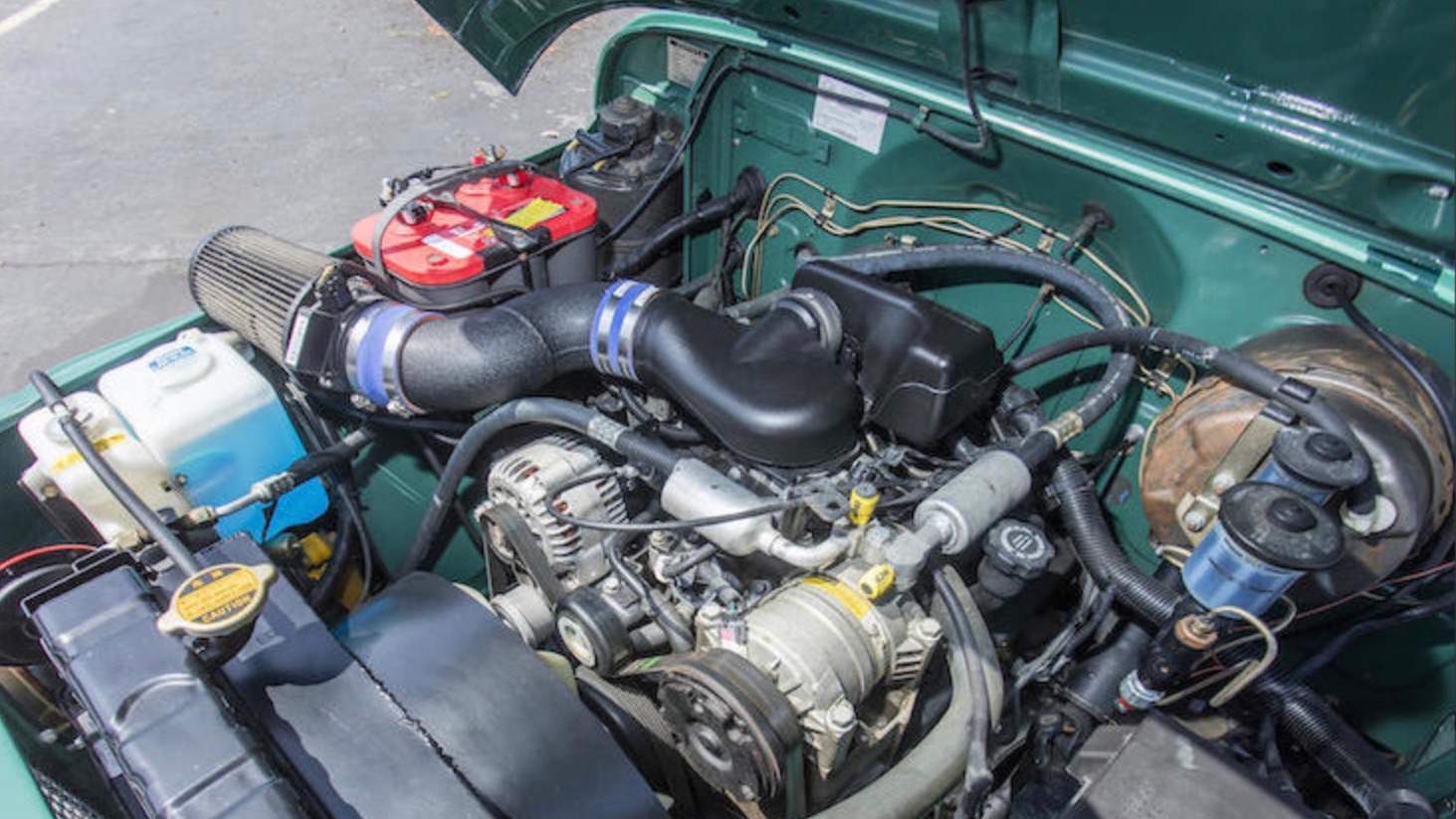 La voiture est propulsée par un moteur V6 de 4,3 litres avec 180 ch. Photo: Bonhams