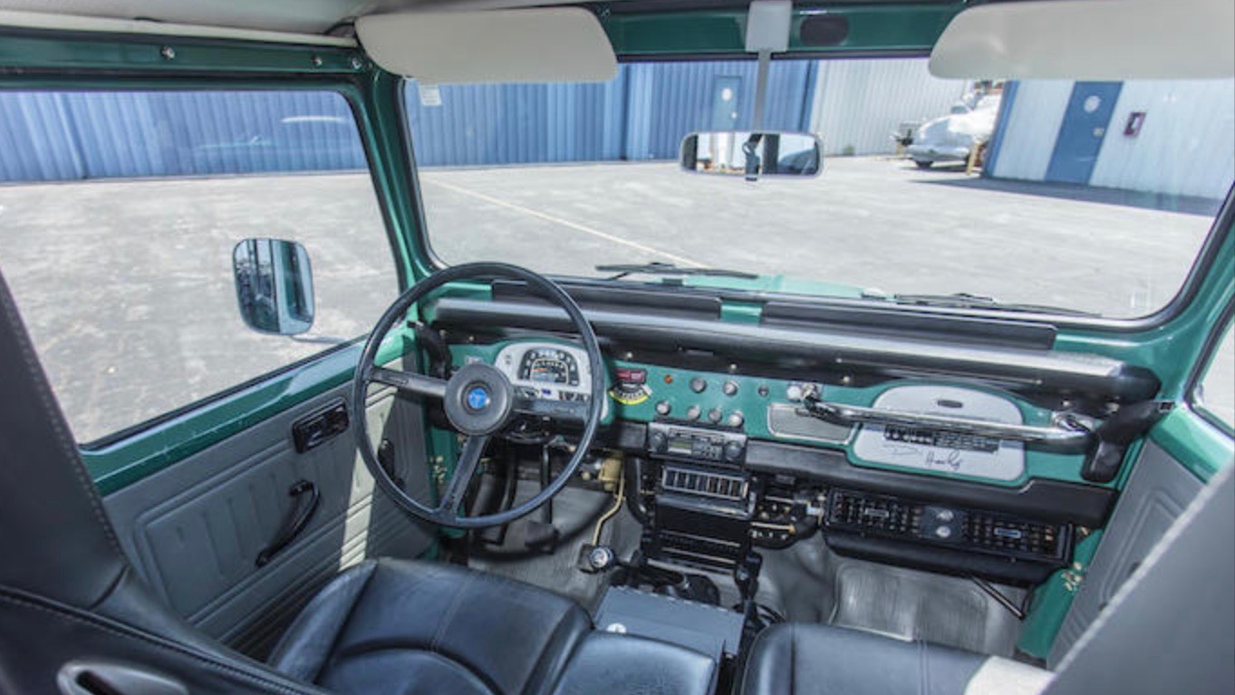 Classique: A bord de la Toyota se trouve toujours un lecteur de cassettes Sony.  Photo: Bonhams