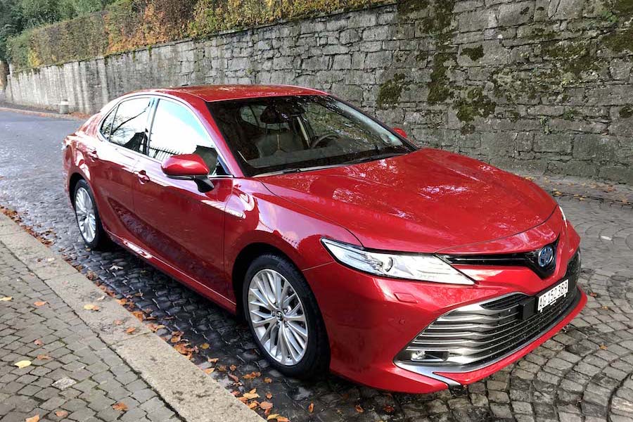 La Camry est disponible sur le marché américain depuis plus de deux ans. Huitième de sa génération, ce modèle est un nouveau développement. 
