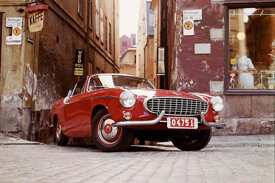 Un relookage du modèle a suffi pour le maintien optique la Volvo durant des décennies.