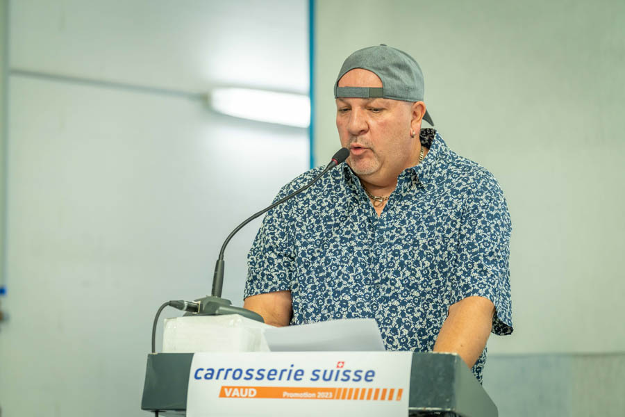 Stéphane Ayer, représentant la présidente de la section Hélène Bra, accueille les invités.