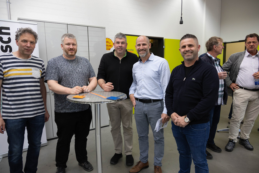 Echanges autour de la table ronde (de g. à d.) : Roland Hürzeler, Simon Flückiger, Michel Portenier, Fabian Hänggi, Agim Abazi.