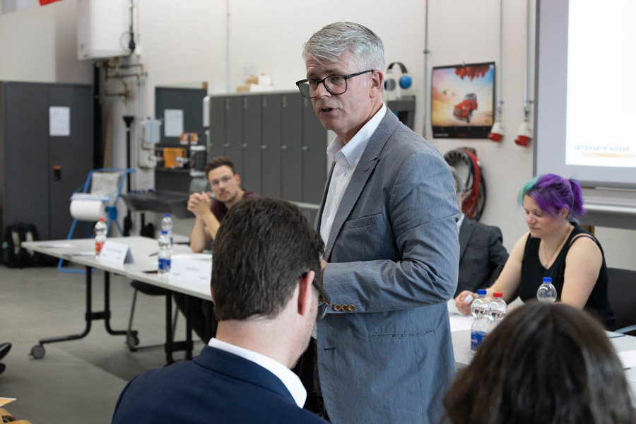 Daniel Röschli, directeur de « Carrosserie Suisse », donne un aperçu de la formation professionnelle. 
